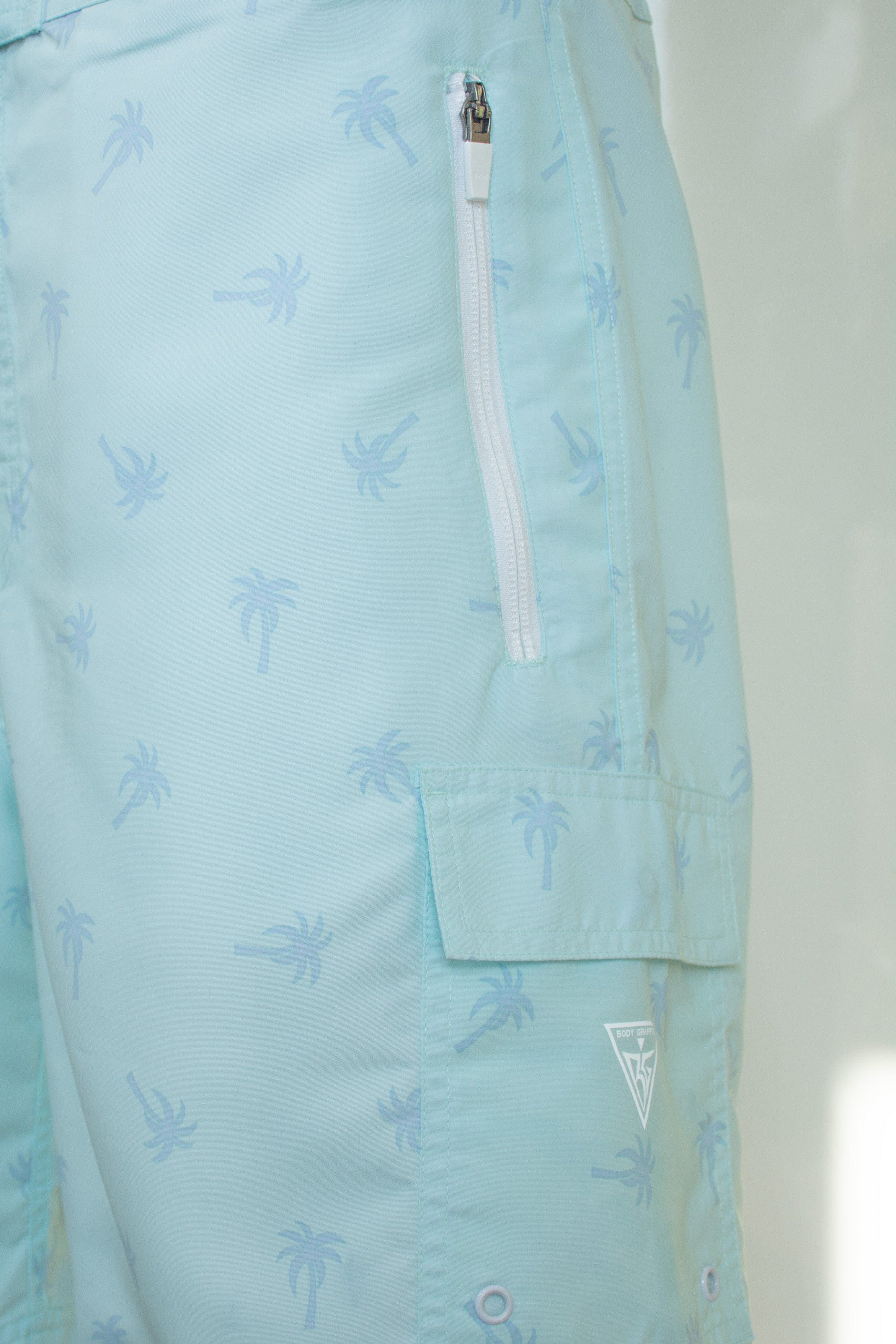 #color_Pastel Green with Blue Palm Tree