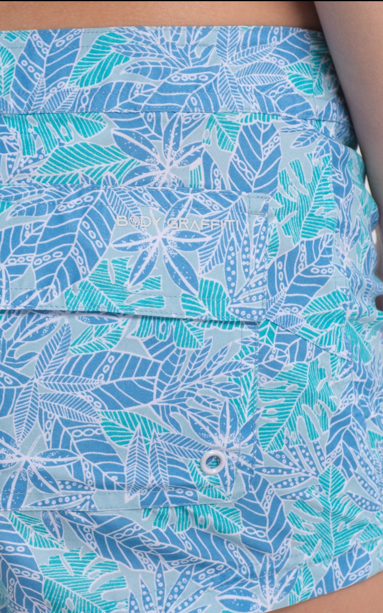 #color_Blue and Green Tropical Leaf