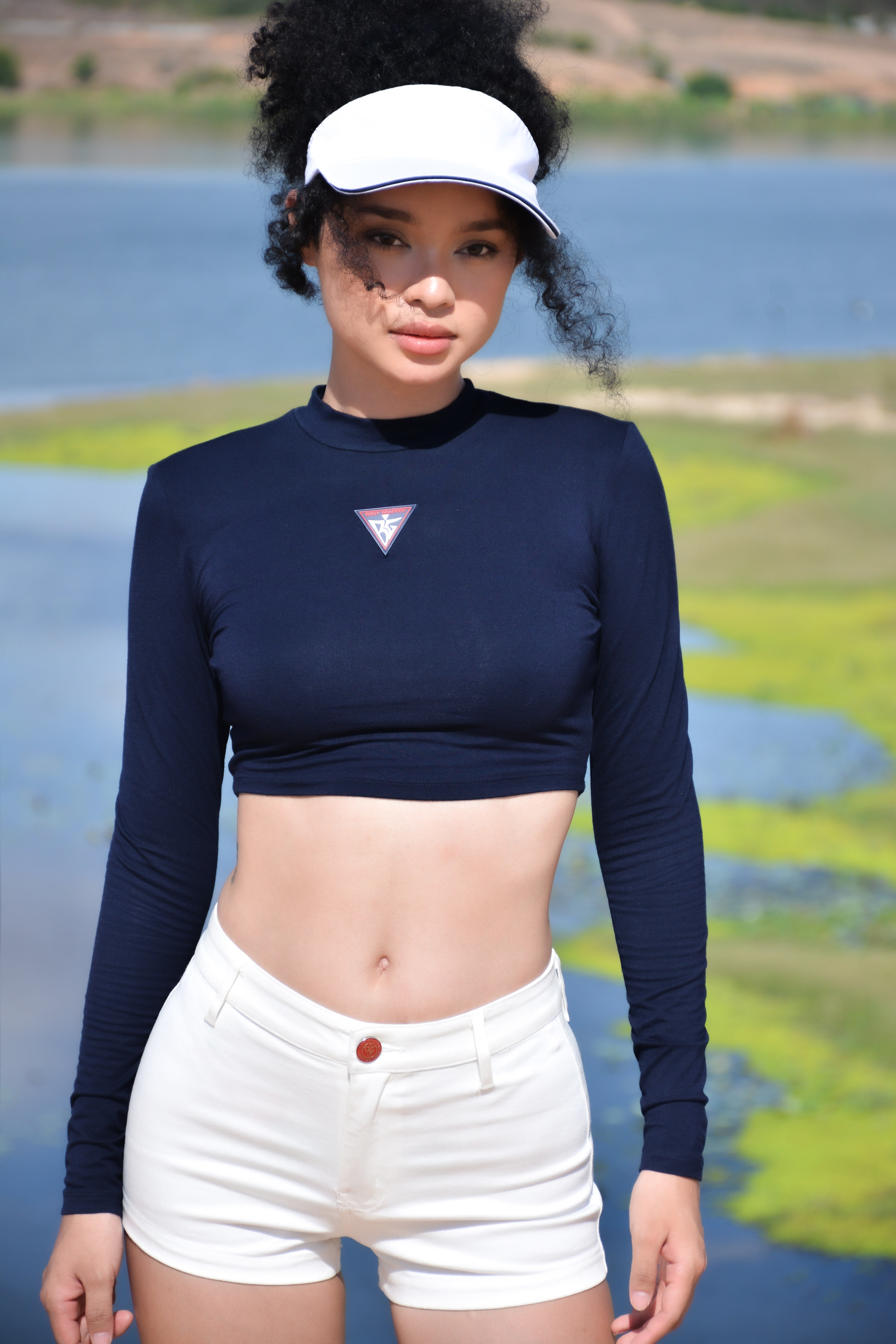 [コードグラフィー] (Woman)WAVE Logo Symbol Crop Long Sleeve Women's Long Sleeve Crop-top (Emblem)